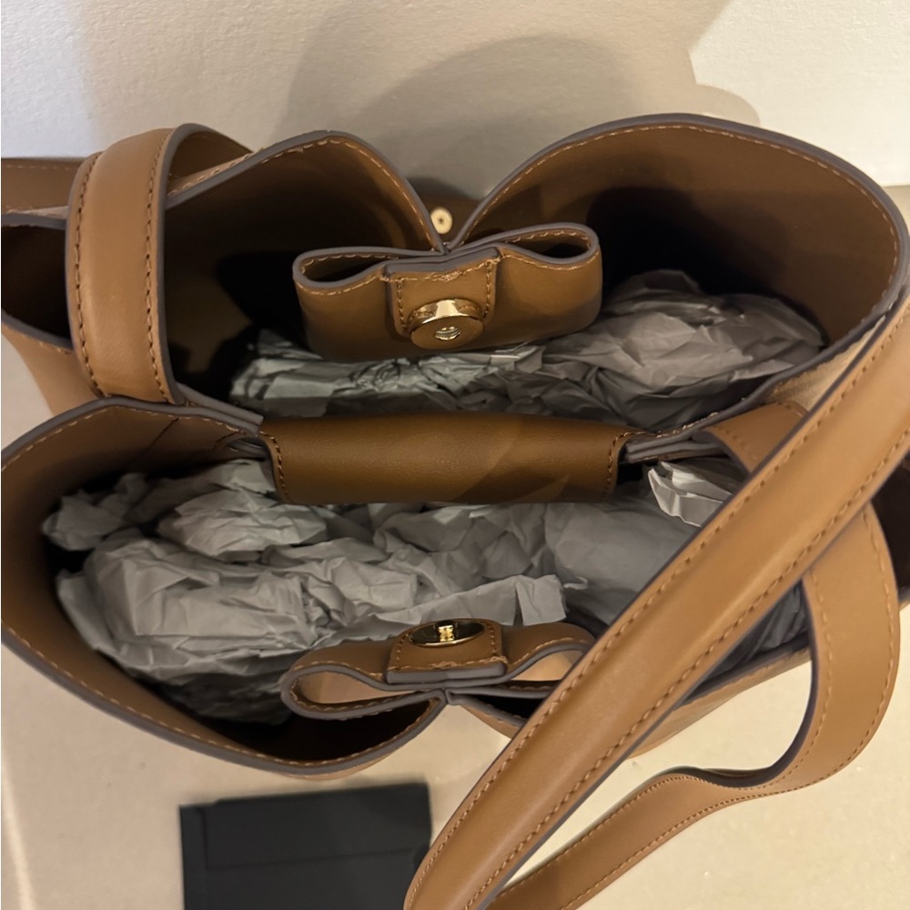 Bloom Medium Calf Leather Crossbody Bag - Picture 4 of 7